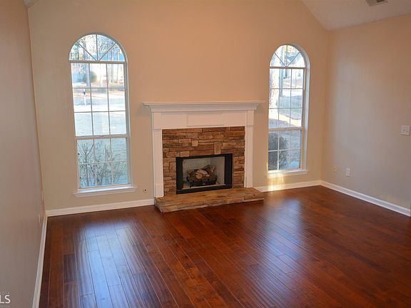 3rd image of 93 Winthrop Dr