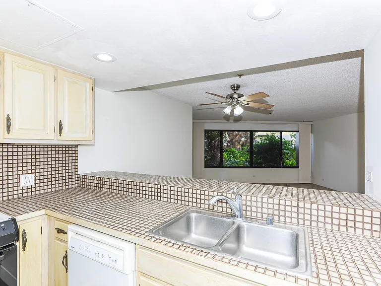 555 Hahaione St #B100 — Photo 16