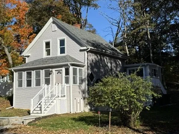 16 Russell St, Amesbury, MA 01913