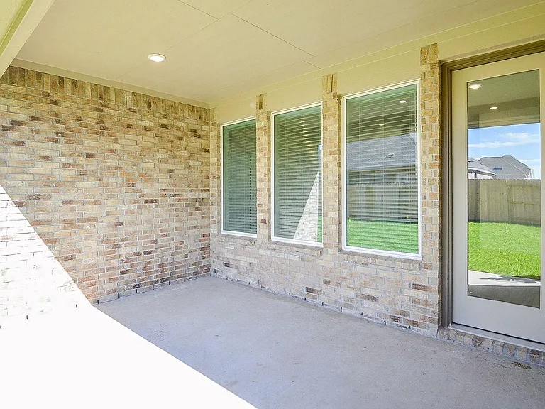 2708 Pine Bluff Dr — Photo 4