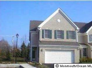 8 Fells Dr, Manalapan, NJ 07726