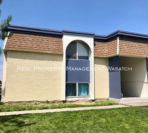 4th image of 2546 S Lakecrest Dr APT 1