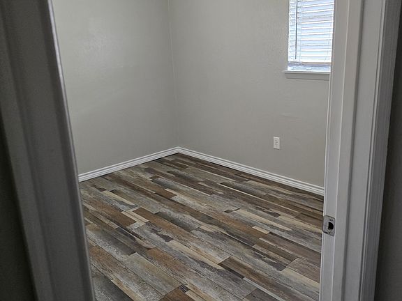 4th image of 2313 NW Robinhood Dr