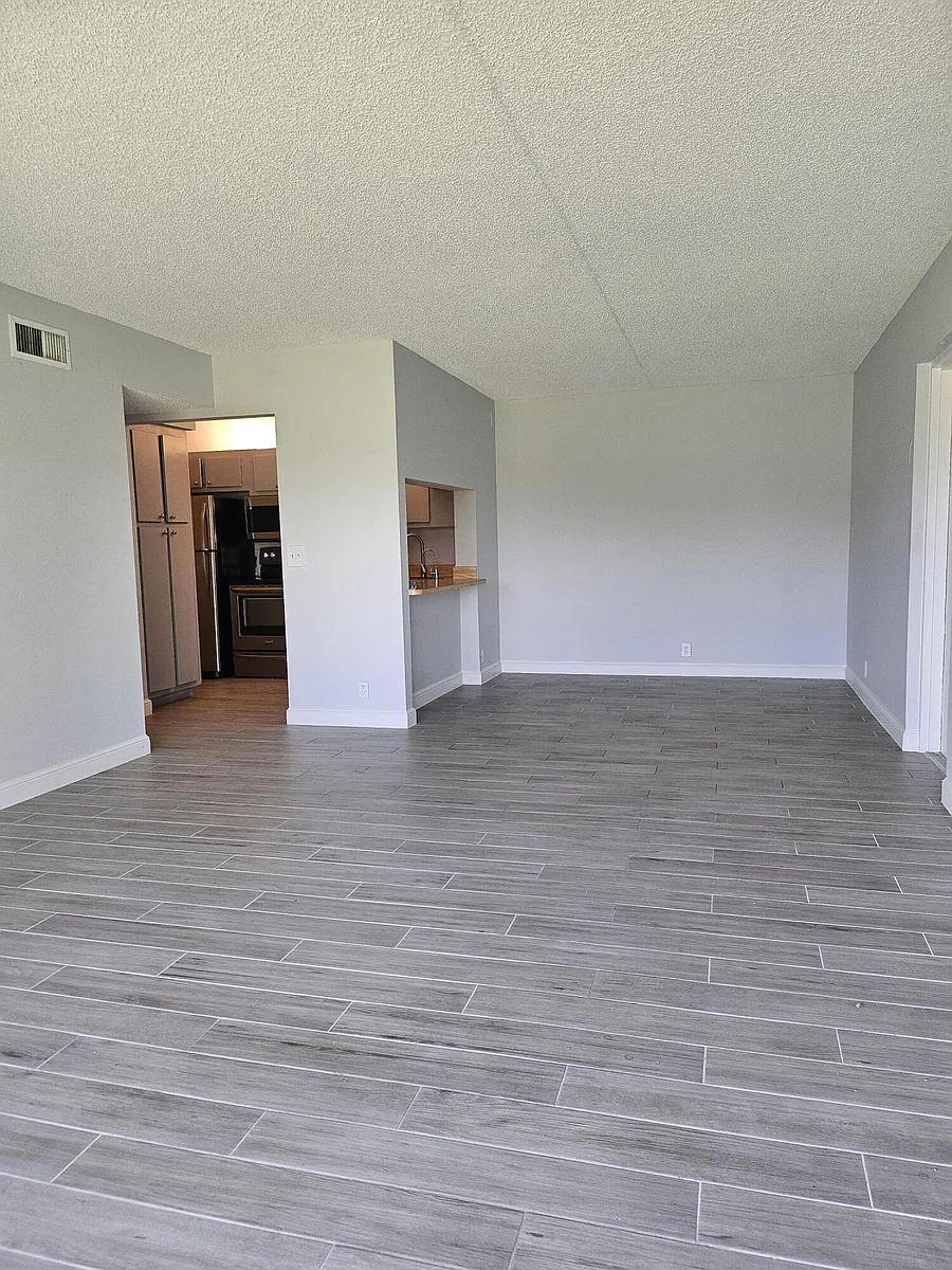 Building Photo - 811 Sky Pine Way #F2