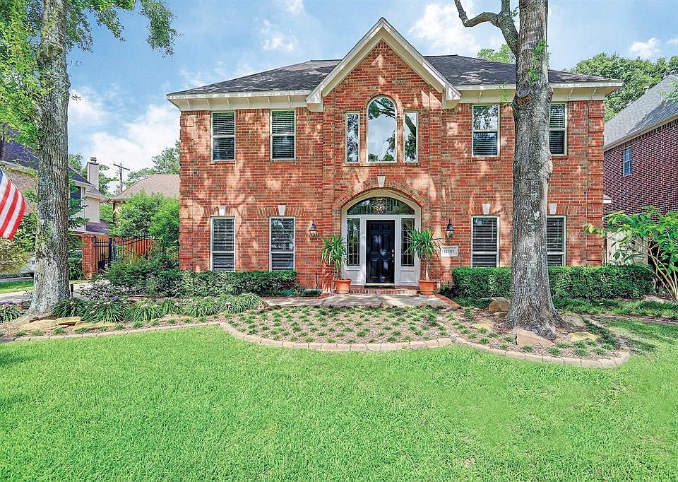 1st image of 8 Hilshire Grove Ln