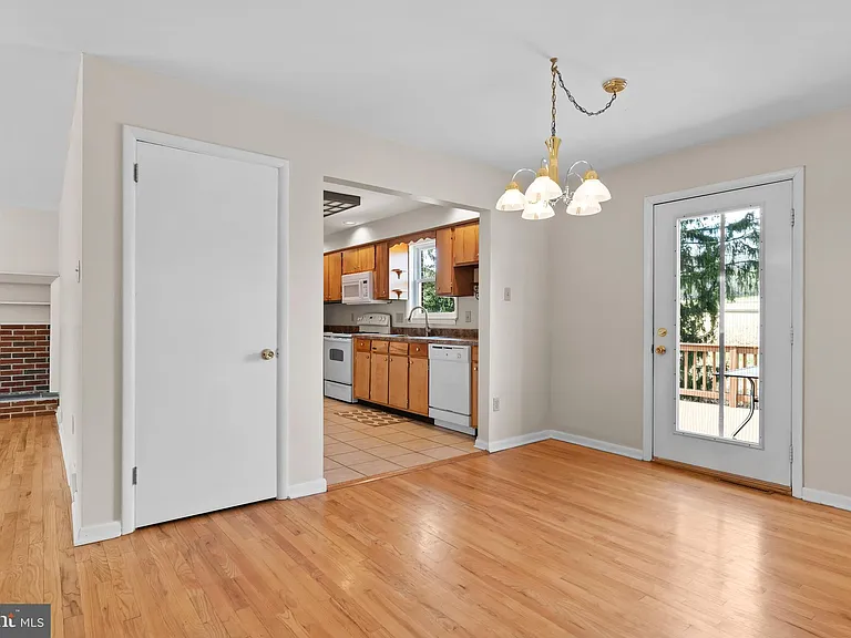 213 Sunset Dr — Photo 7