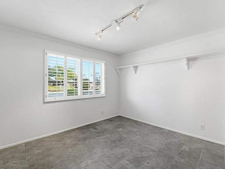 2051 E Hermosa Dr — Photo 33