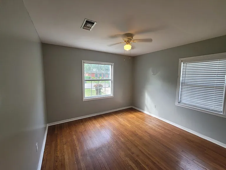 114 Dolphin Ave — Photo 8