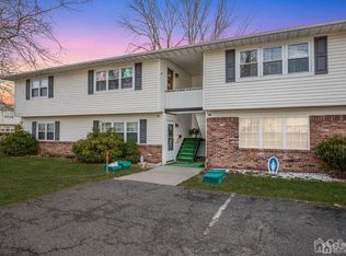 8 Texas Ct APT B, Matawan, NJ 07747