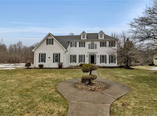 9 Hazelwood Ln, Grand Island, NY 14072