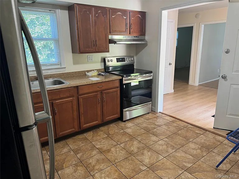25 Robinson Ave — Photo 4