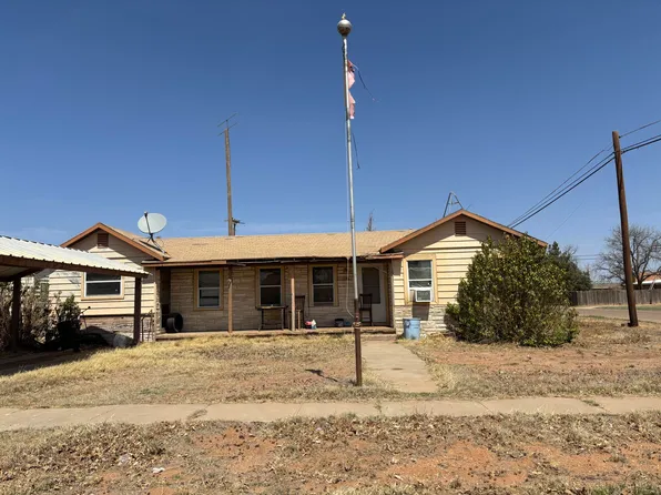 802 16th St, Seagraves, TX 79359