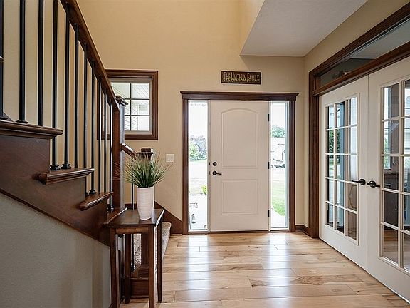 2nd image of 9058 Lake Ct