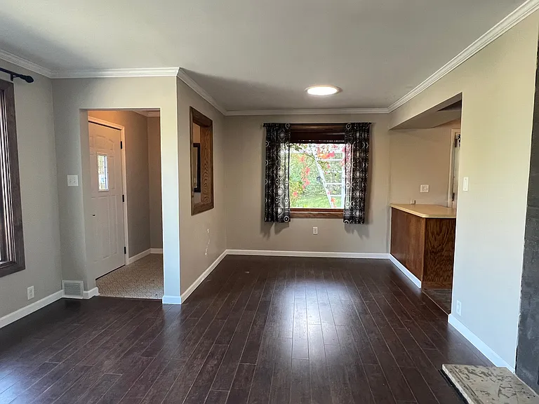 445 W Hewitt Ave — Photo 3