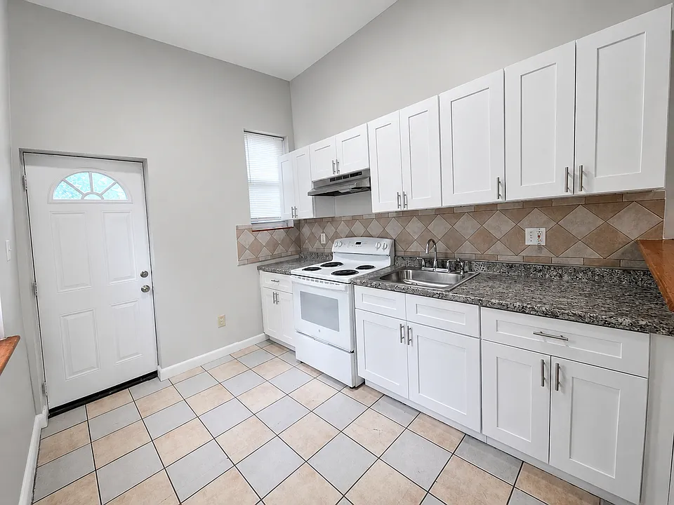 1323 W Butler St #2