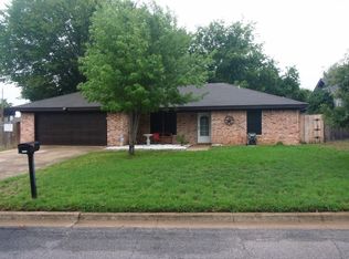 709 NW Barbara Ln, Burleson, TX 76028
