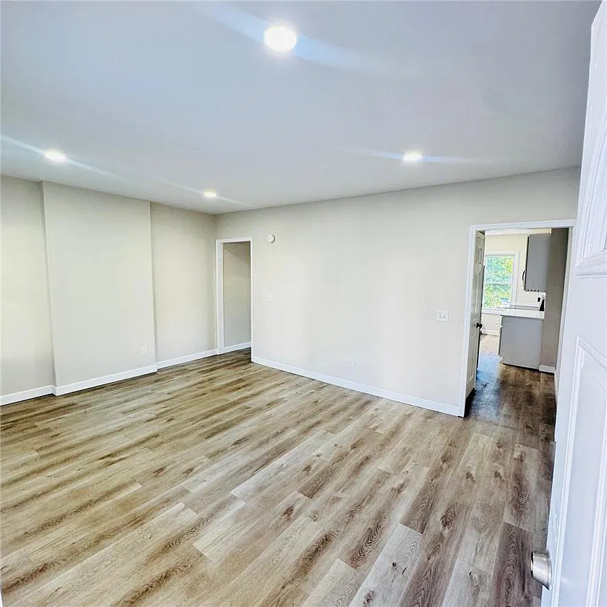 5 bed, 2.5 bath, 1657 sqft, $2,600 — Photo 3