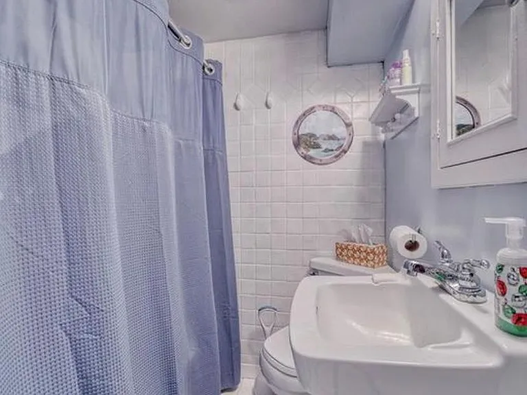 360 E 13th St — Photo 11