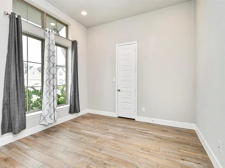 5042 Albany Shores Ln — Photo 6