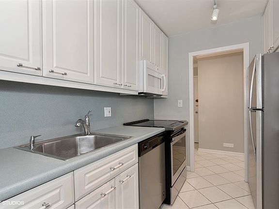 4th image of 1460 N Sandburg Ter APT 1812