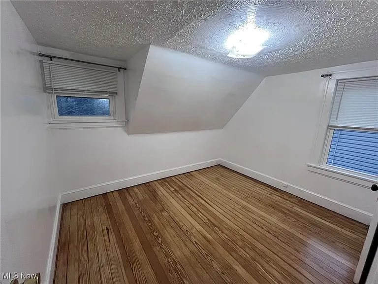 853 Russell Ave — Photo 12