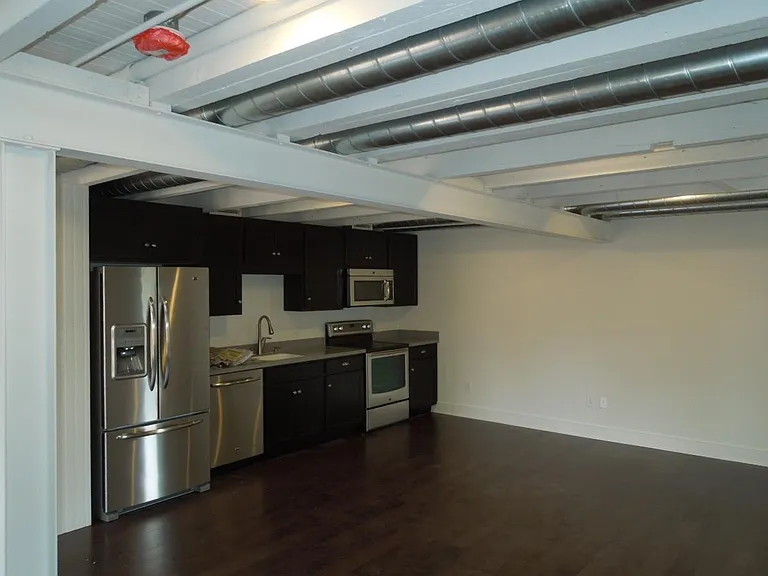 17 Adams Ave — Photo 3