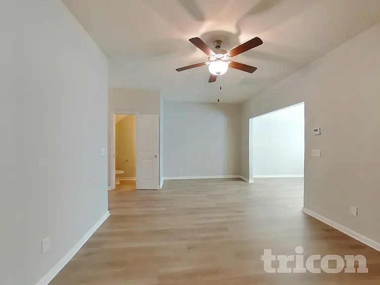 403 Riverwood Ct — Photo 15