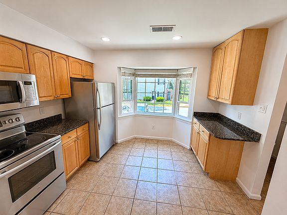 3rd image of 148 Barnsfield Ct #240