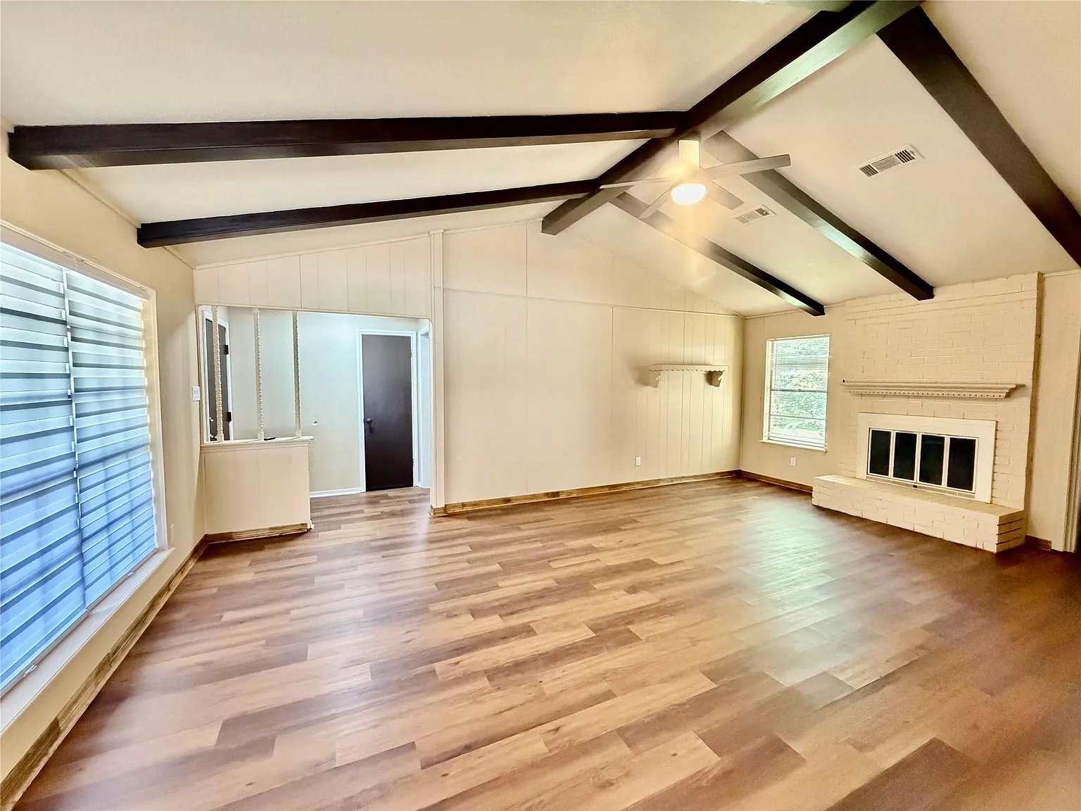 3 bed, 2.0 bath, 2780 sqft, $3,600 — Photo 4
