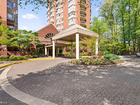 4th image of 5800 Nicholson Ln Unit 1-401