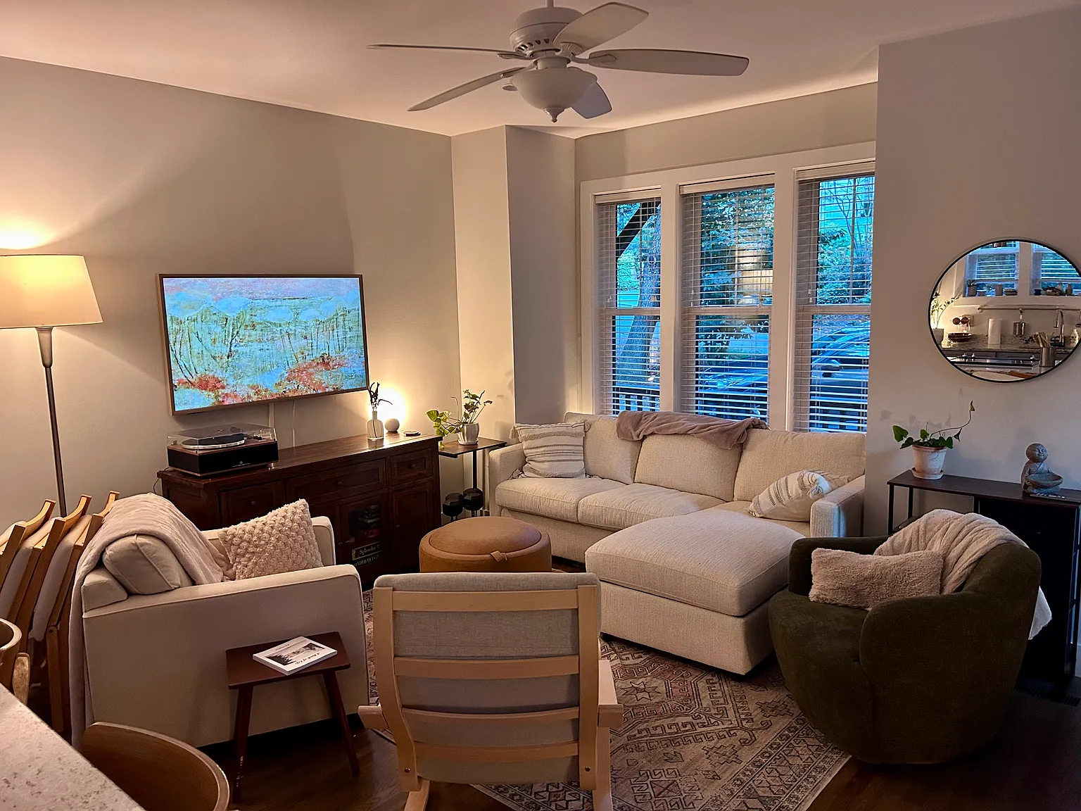 1 bed, 1.5 bath, 1001 sqft, $1,100 — Photo 3