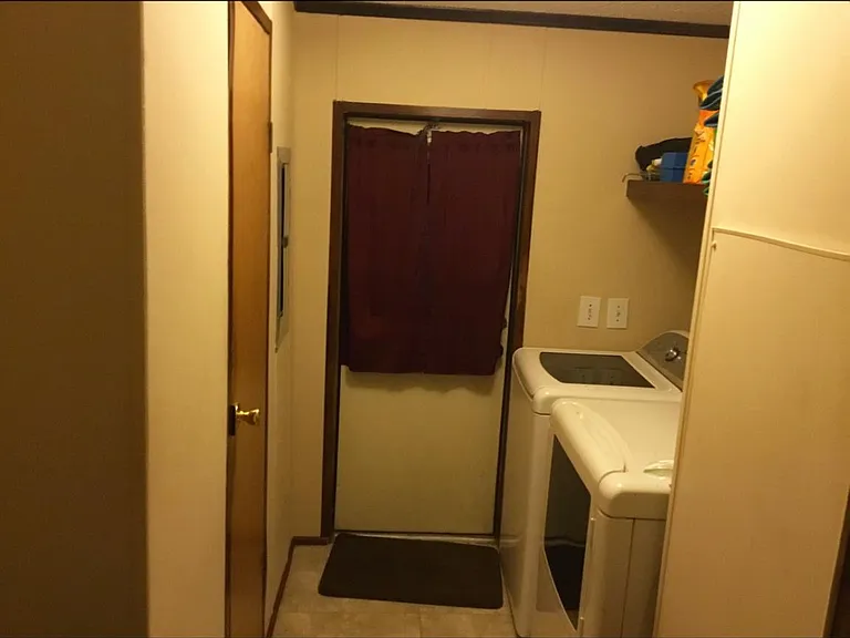 133 Henry St — Photo 7