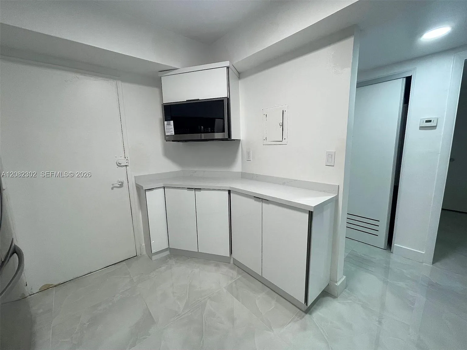 Buckley Towers Condo - Ea — Photo 3
