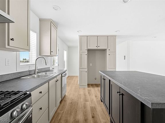 3rd image of 4618 Crystal Peak Dr
