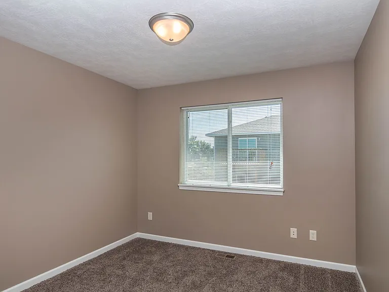 406 W Barker Pl — Photo 6