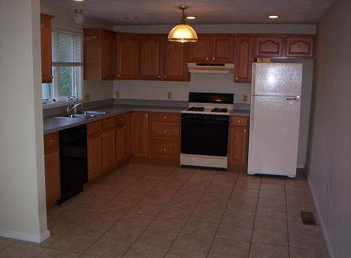 2nd image of 75 Pine St #F2