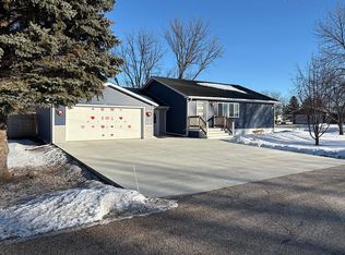 401 3rd Ave S, Fairmount, ND 58030