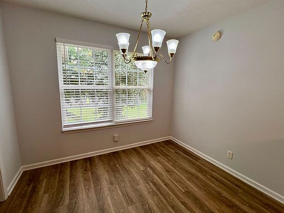 4th image of 2720 Roscommon Dr