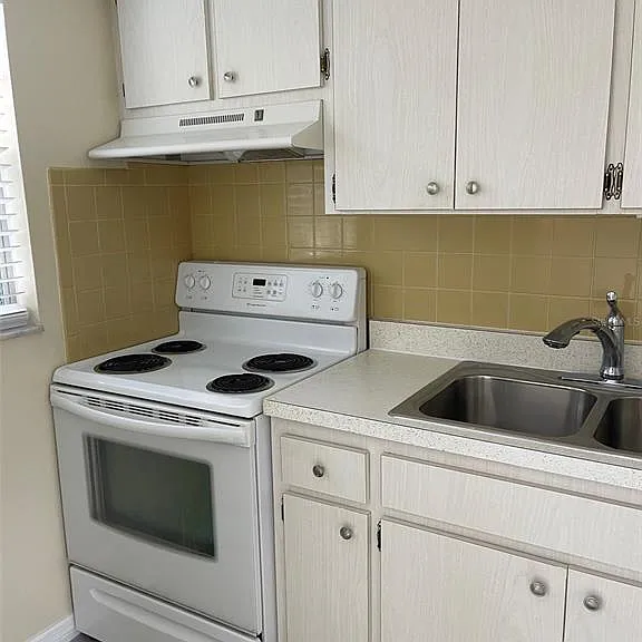 2739 Nassau St — Photo 7