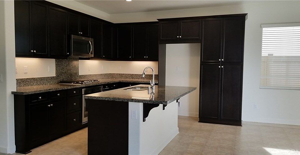 1st image of 15765 Begonia Ave