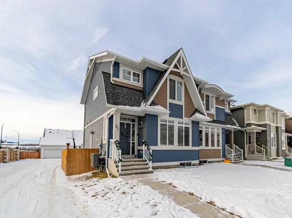 27 N Iris Cres, Okotoks, AB T1S 5V5