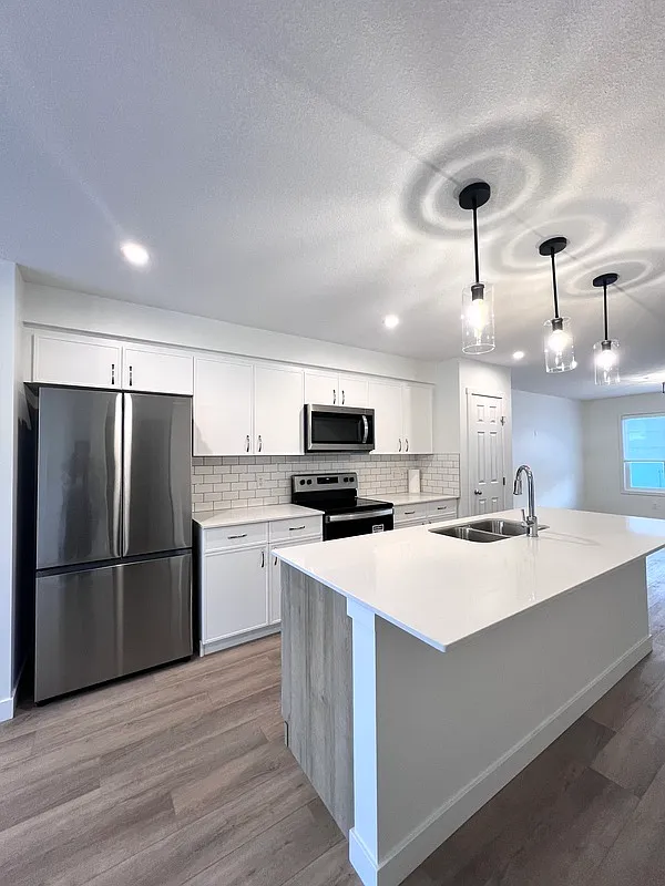 3 bed, 2.5 bath, 1700 sqft, $2,200 — Photo 4
