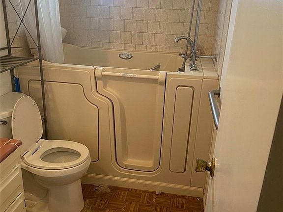 3rd image of 9342 Hastings Blvd