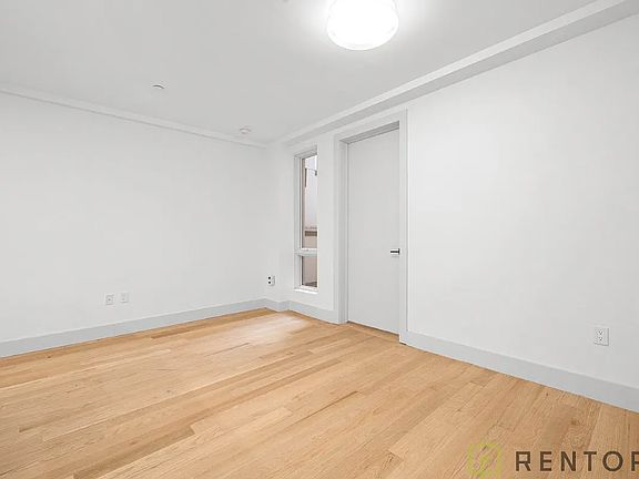 4th image of 319 Lenox Rd APT 3C