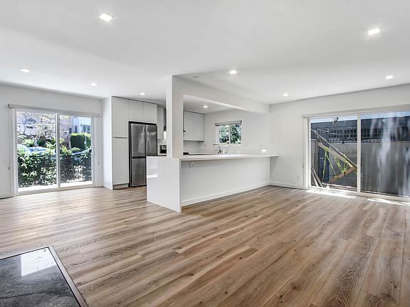 3rd image of 3663 Mentone Ave APT 1