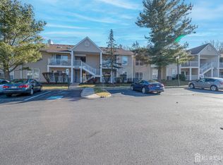 29 Amberly Ct, Franklin Park, NJ 08823