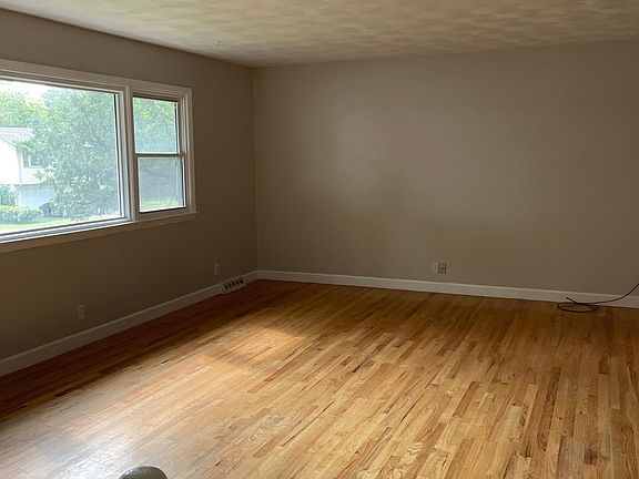 3rd image of 5723 S 123rd St