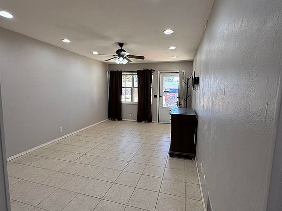 4th image of 2623 N Park Dr