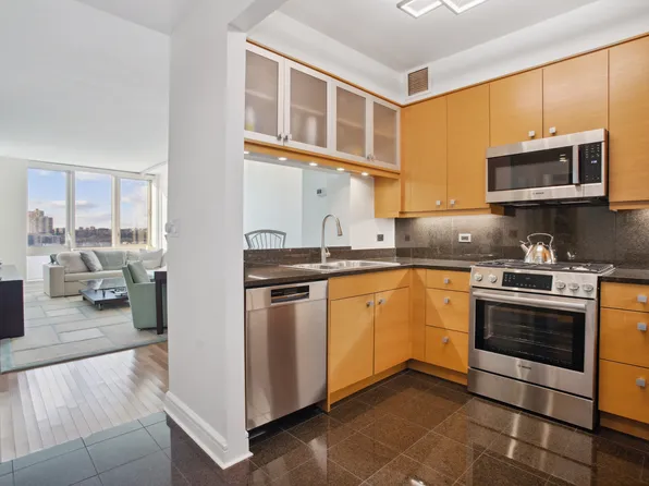 120 Riverside Boulevard image 1 of 8