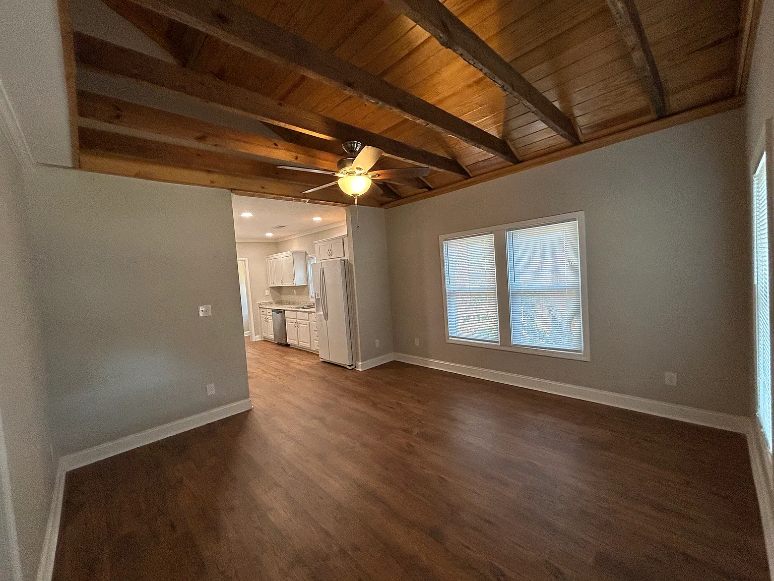 3 bed, 1065 sqft, $2,100 — Photo 3